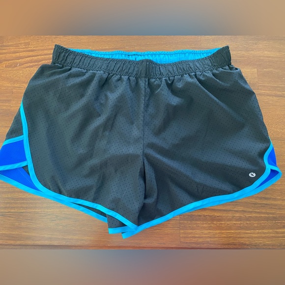 Xersion Pants - Womens Xersion shorts, size medium